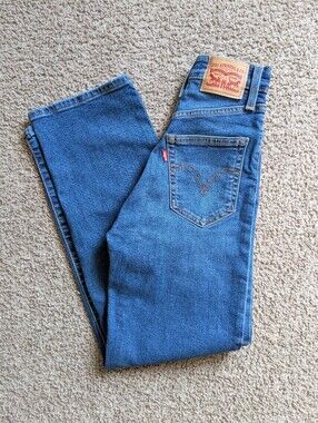 🌻 Levi's Ribcage Straight Ankle Jeans